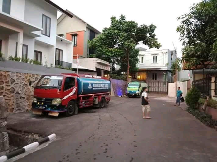 CV. Barokah Maun Bayid Sebagai perusahaan pemasok air bersih dan air Pengunungan. Berdiri sejak Tahun 2018. Kami siap Melayani Masyarakat Penguna Air bersih & Air Gunung untuk wilayah Jabodetabek, Jakarta, Bogor, Depok, Tangerang, bekasi, Serang Provinsi Banten. Dan Lampung. Dengan Kualitas dan Kuantitas air bersih dari sumber mata air terbaik. Visi dan Misi Kami mengedepankan kualitas dan keandalan dalam setiap layanan yang kami tawarkan. Dengan teknologi canggih dan tim professional berpengalaman, kami memastikan bahwa setiap tetes air yang kami suplai memenuhi standar kebersihan dan kesehatann yang tertinggi. kami mensuplai air untuk kebutuhan/Keperluan Rumah tangga, Industri, Restorant, Depot isi ulang Air Minum, Kolam renang, Apartemen, Rumah Sakit, Pelabuhan,dan lain-lain. Armada Truk Tangki Air kami sangat memadai siap melayani pemesanan air bersih & air gunung dengan kapasitas besar & kapasitas kecil. Melayani pemesanan dengan partai besar maunpun kecil. Dan kami siap melayani pemesanan air besih dan air Gunung 24 jam.