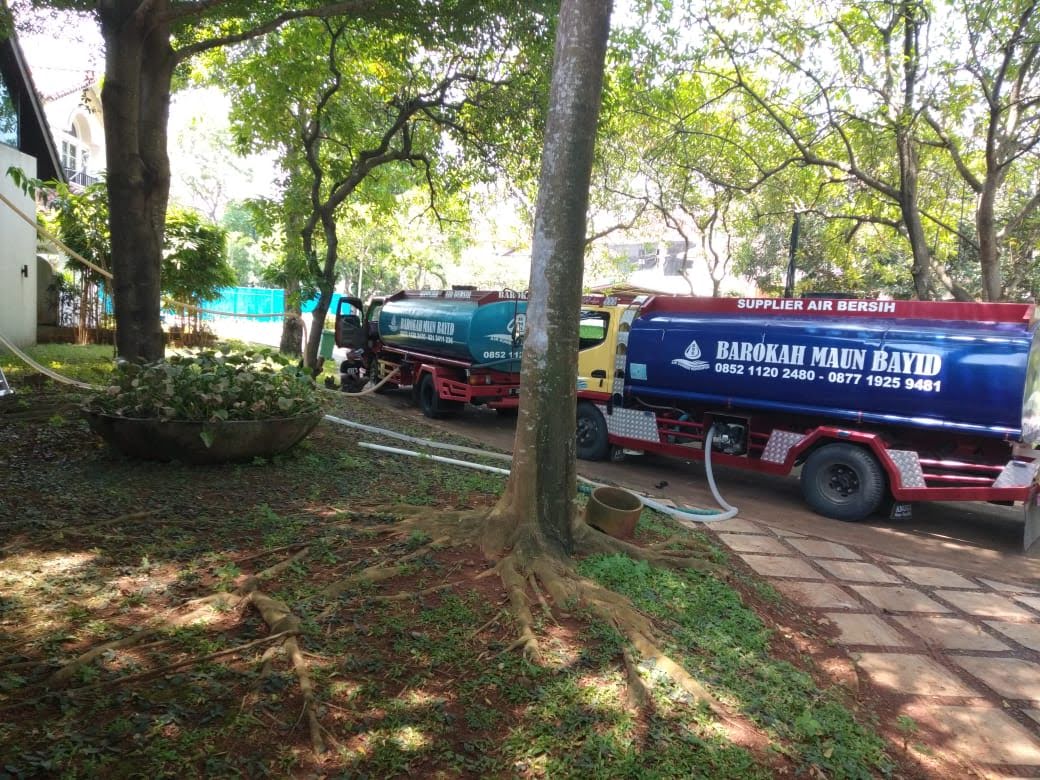 CV. Barokah Maun Bayid Sebagai perusahaan pemasok air bersih dan air Pengunungan. Berdiri sejak Tahun 2018. Kami siap Melayani Masyarakat Penguna Air bersih & Air Gunung untuk wilayah Jabodetabek, Jakarta, Bogor, Depok, Tangerang, bekasi, Serang Provinsi Banten. Dan Lampung. Dengan Kualitas dan Kuantitas air bersih dari sumber mata air terbaik. Visi dan Misi Kami mengedepankan kualitas dan keandalan dalam setiap layanan yang kami tawarkan. Dengan teknologi canggih dan tim professional berpengalaman, kami memastikan bahwa setiap tetes air yang kami suplai memenuhi standar kebersihan dan kesehatann yang tertinggi. kami mensuplai air untuk kebutuhan/Keperluan Rumah tangga, Industri, Restorant, Depot isi ulang Air Minum, Kolam renang, Apartemen, Rumah Sakit, Pelabuhan,dan lain-lain. Armada Truk Tangki Air kami sangat memadai siap melayani pemesanan air bersih & air gunung dengan kapasitas besar & kapasitas kecil. Melayani pemesanan dengan partai besar maunpun kecil. Dan kami siap melayani pemesanan air besih dan air Gunung 24 jam.
